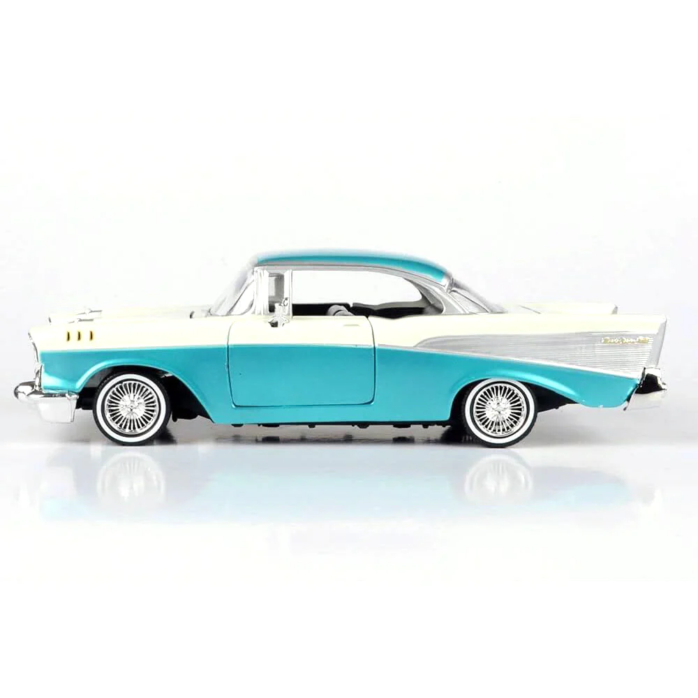 1957 Chevy Bel Air 1:24 Scale Diecast Model Turquoise by Motor Max - Image 2