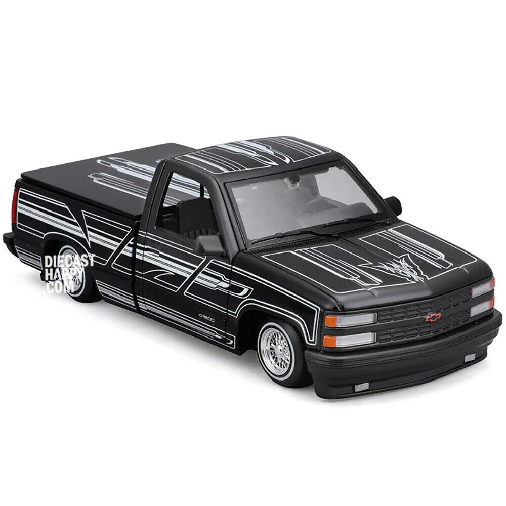 1993 Chevrolet 454 SS Pickup Truck 1:24 Scale Diecast Model Black by Maisto 32550 (NO BOX) - Image 2