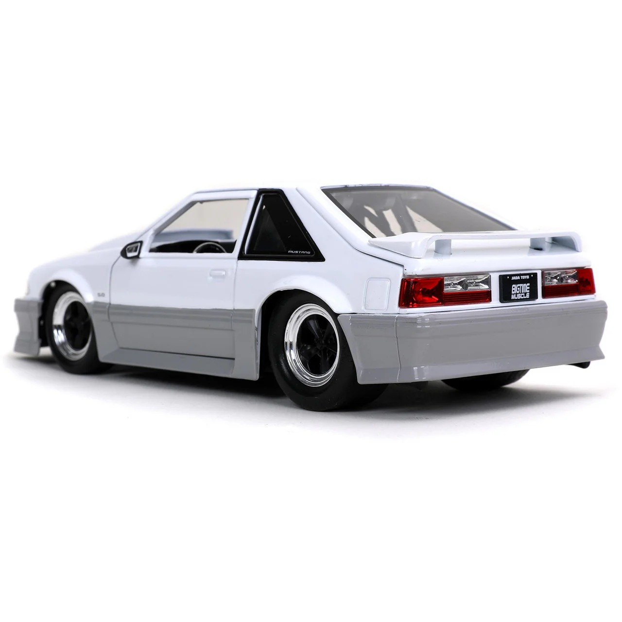 Bigtime Muscle 1989 Ford Mustang GT 5.0 1:24 Scale Diecast Model White/Gray by Jada 32668 - Image 4