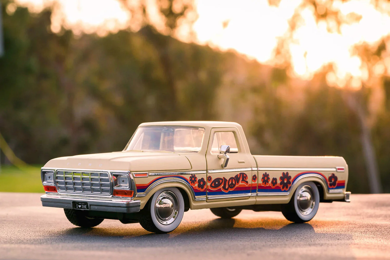I Love The 70's 1979 Ford F-150 1:24 Scale Diecast Model Beige with Decals by Jada 31609 - Image 7