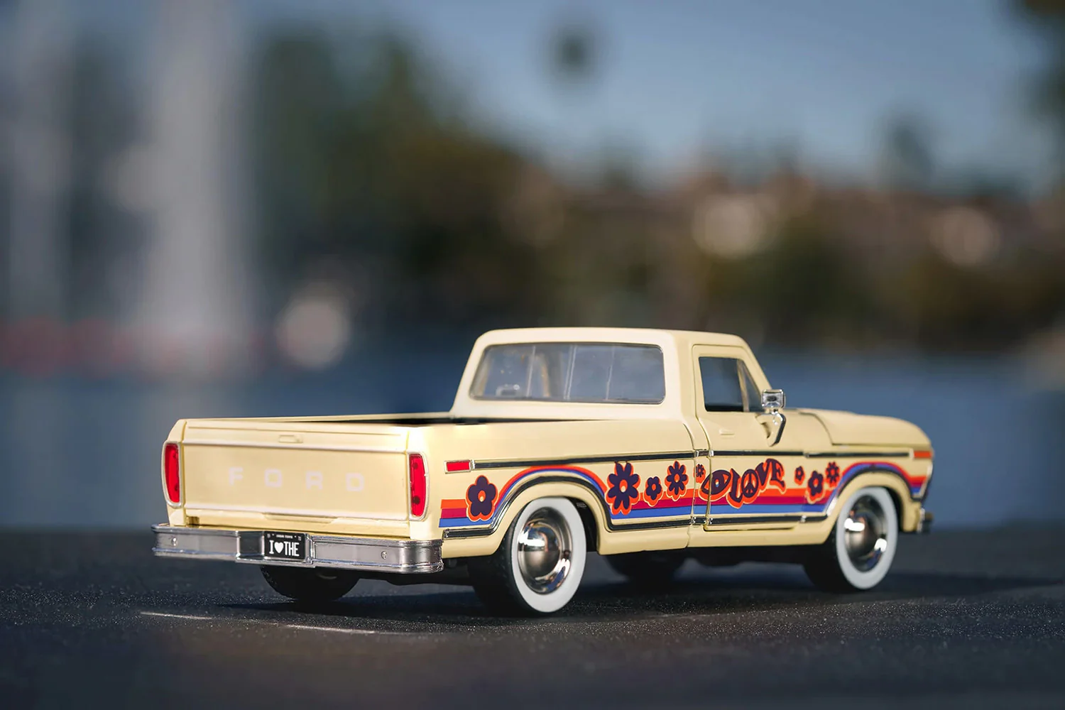 I Love The 70's 1979 Ford F-150 1:24 Scale Diecast Model Beige with Decals by Jada 31609 - Image 8