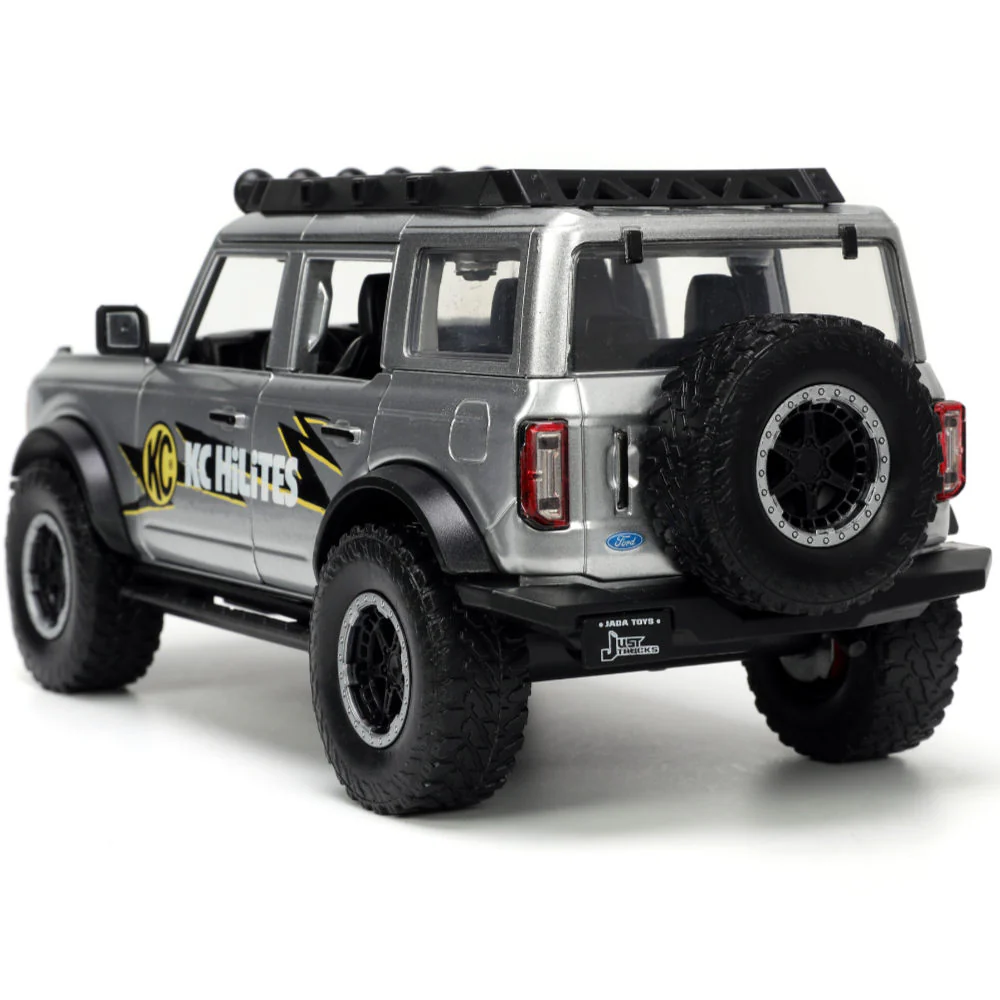 Just Trucks 2021 Ford Bronco w/ Extra Wheels 1:24 Scale Diecast Model KC HiLites Metallic Silver by Jada 33852 - Image 4