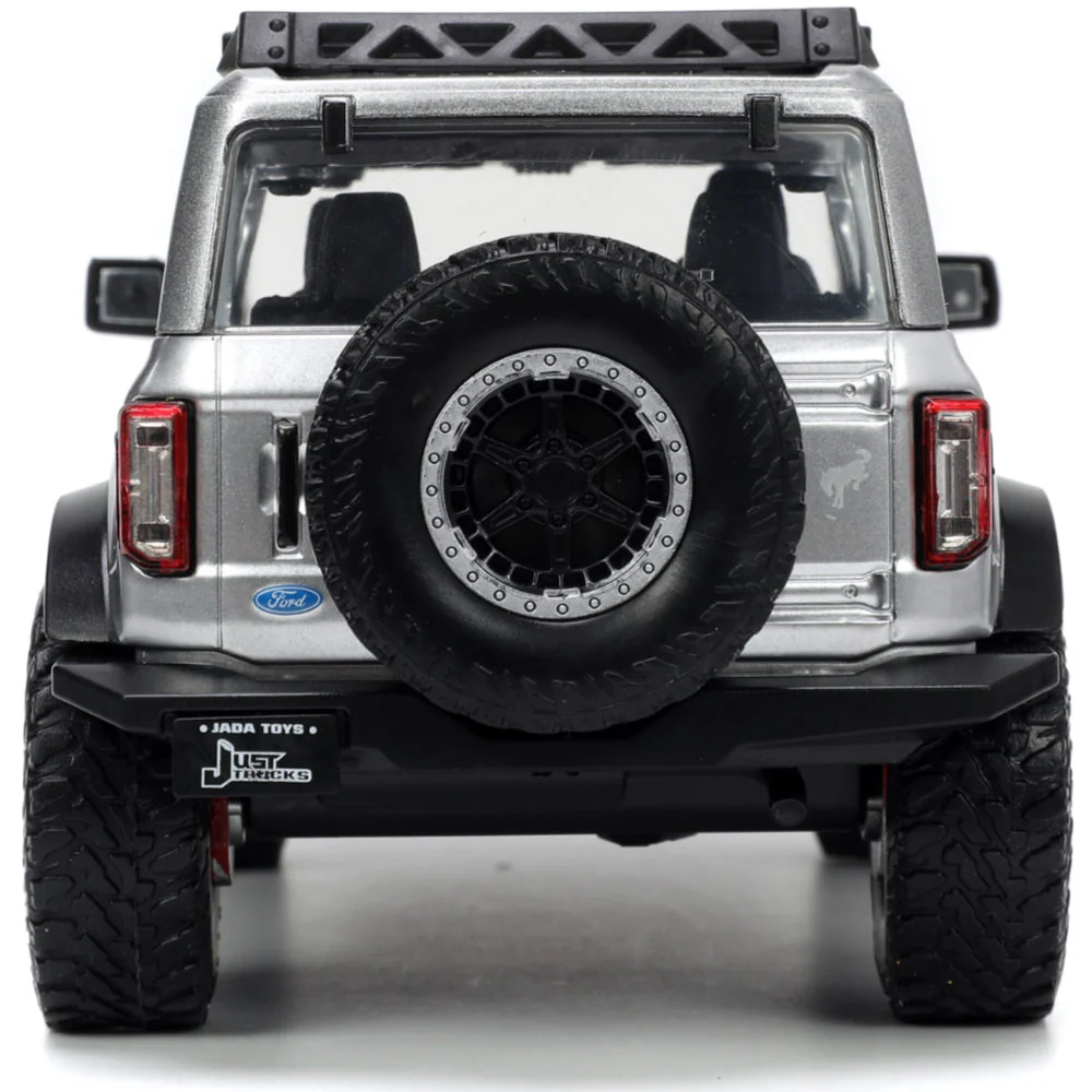 Just Trucks 2021 Ford Bronco w/ Extra Wheels 1:24 Scale Diecast Model KC HiLites Metallic Silver by Jada 33852 - Image 6