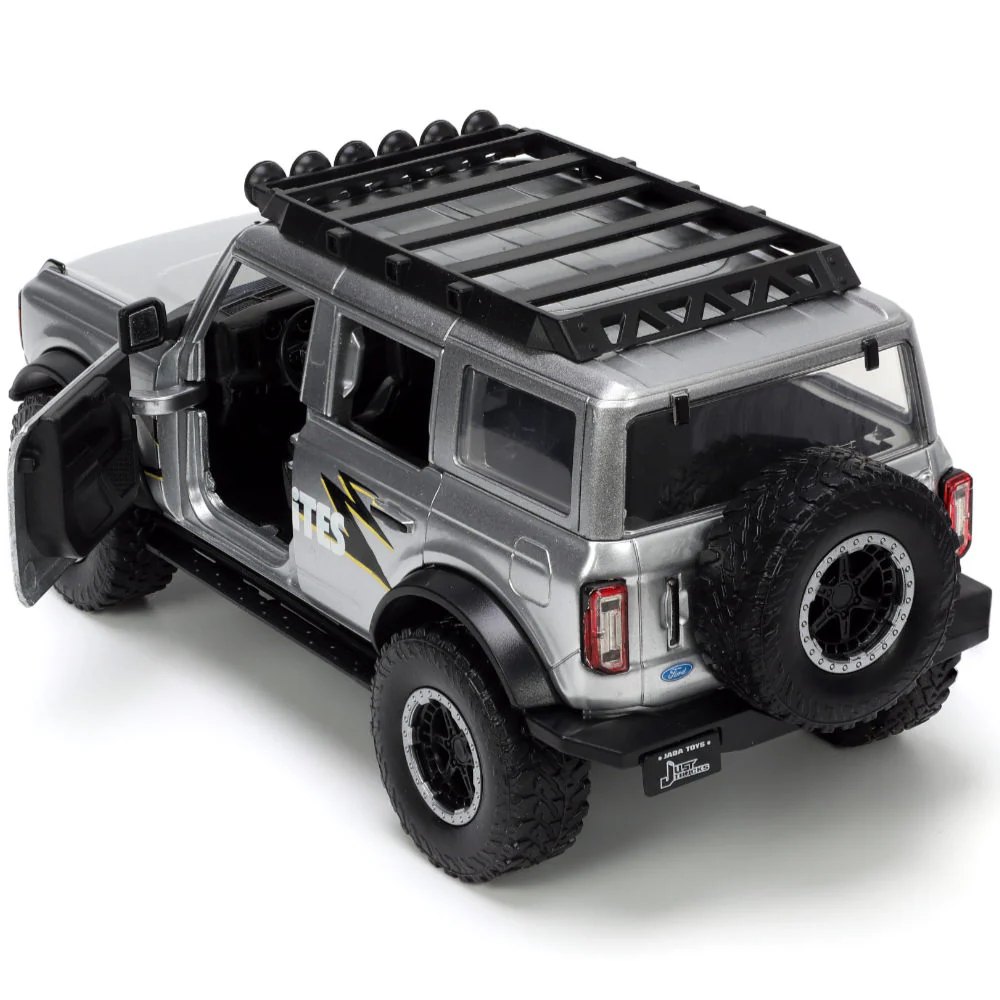 Just Trucks 2021 Ford Bronco w/ Extra Wheels 1:24 Scale Diecast Model KC HiLites Metallic Silver by Jada 33852 - Image 8
