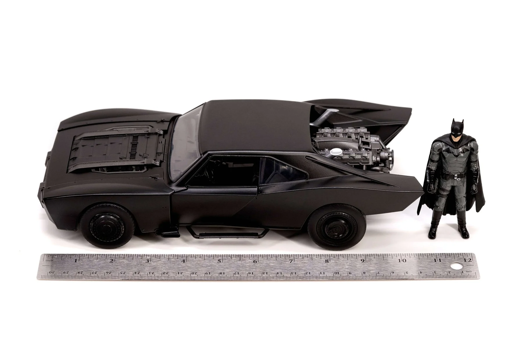 The Batman (2022) Batmobile & Batman, 1:18 Scale Vehicle w/ 3.75" Figure by Jada 32504 - Image 4