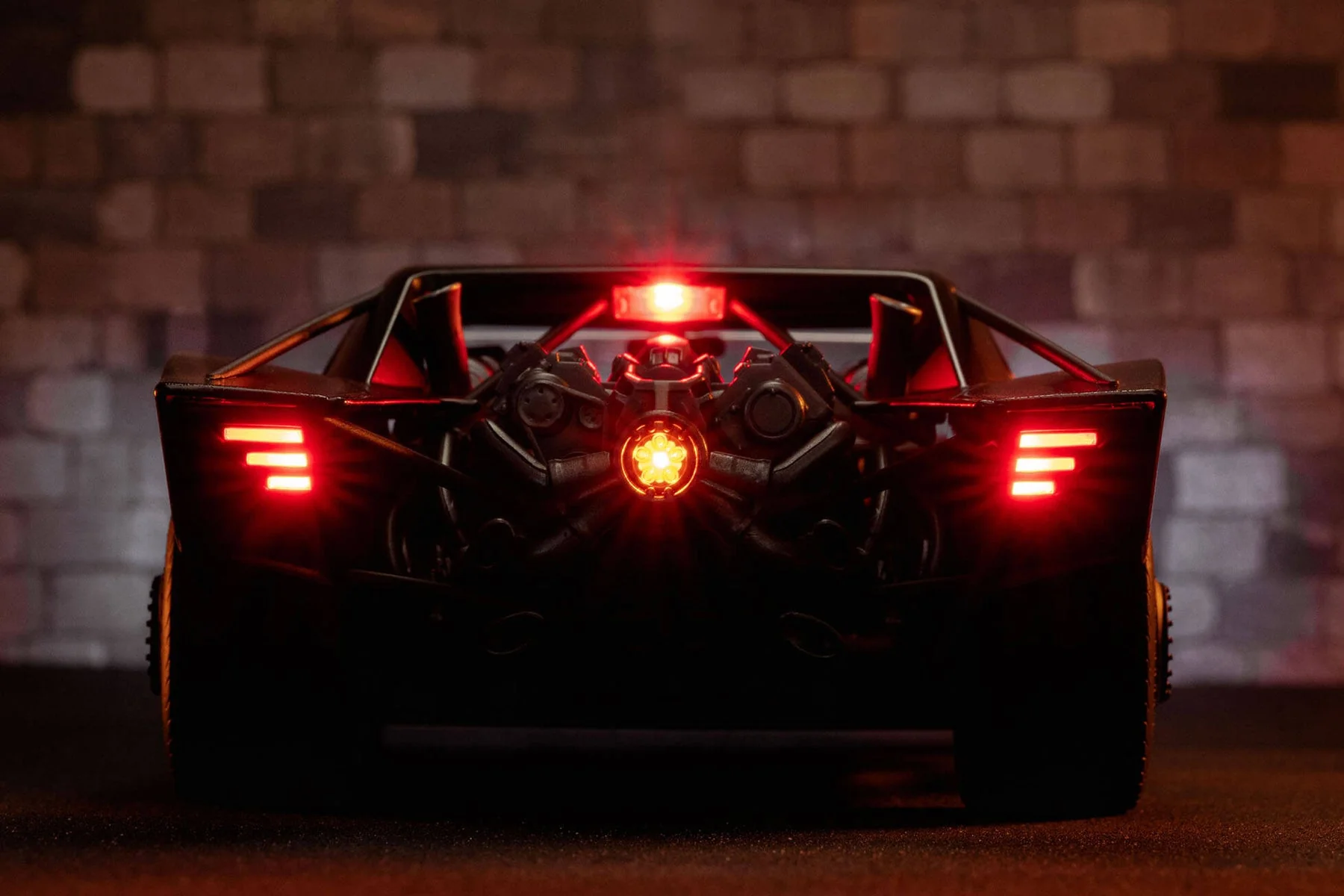 The Batman (2022) Batmobile & Batman, 1:18 Scale Vehicle w/ 3.75" Figure by Jada 32504 - Image 9